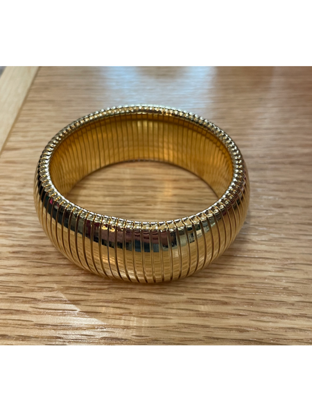 Curved Flat Gold Cobra Bracelet